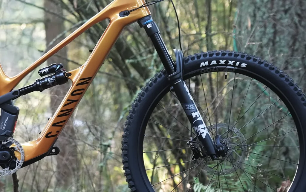 best full suspension mountain bikes Canyon Spectral spokes