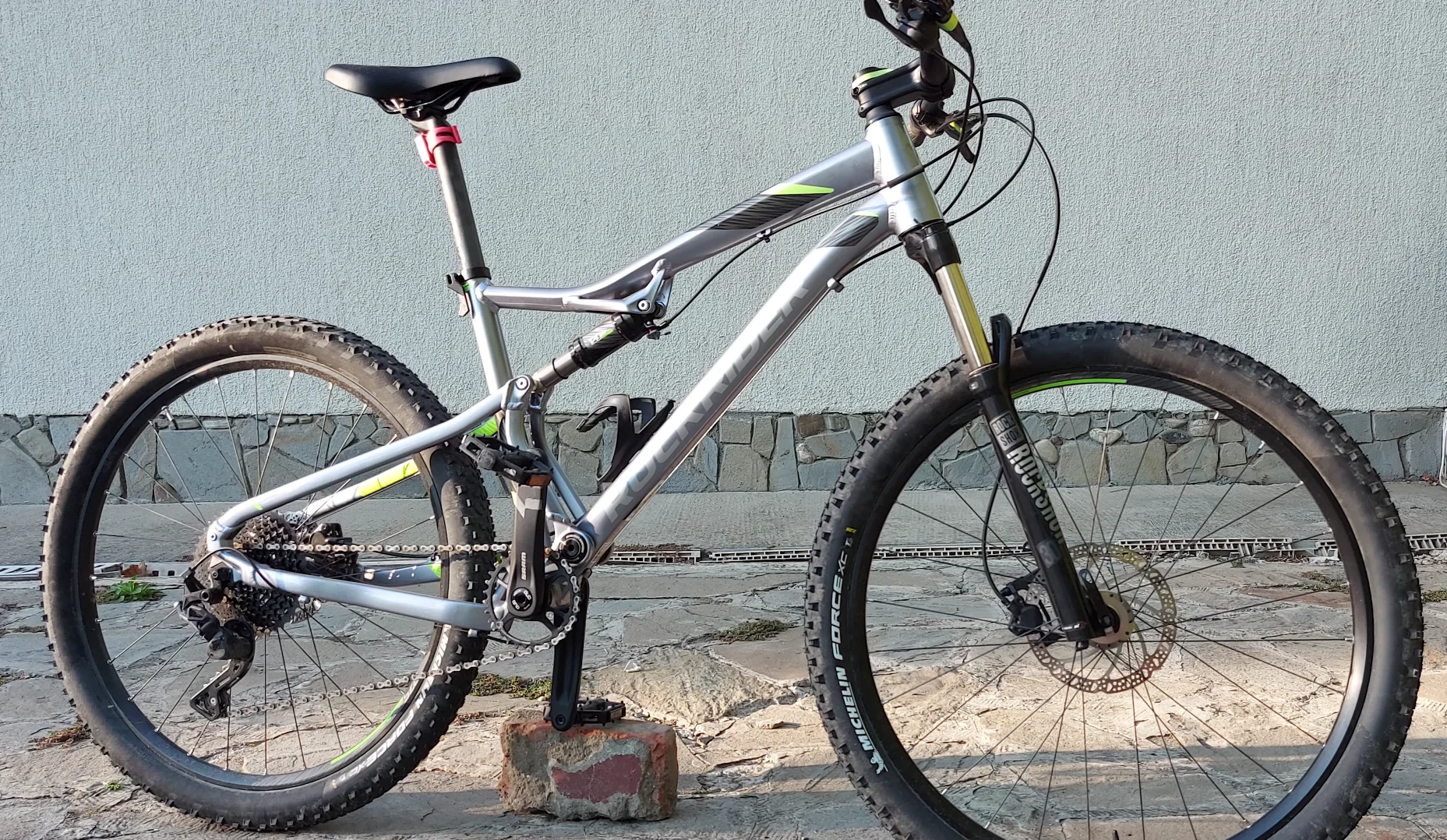 best full suspension mountain bikes under $1000 Rockrider ST 900 S presta